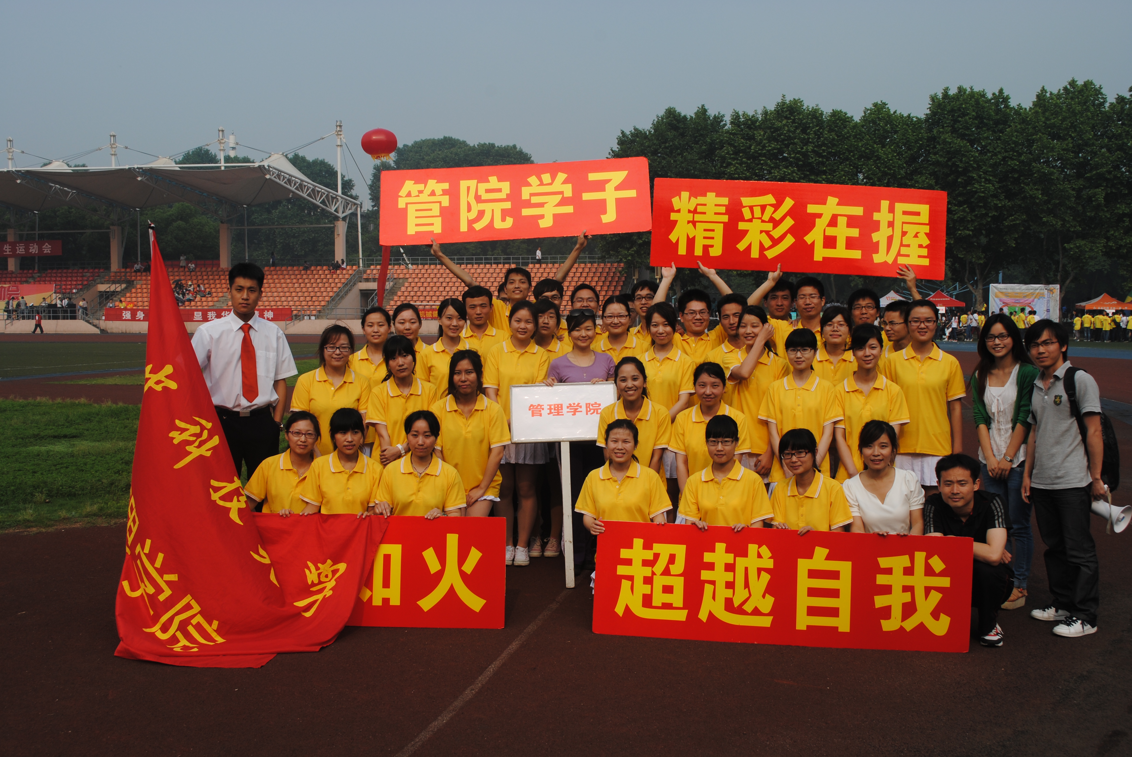 英国威廉希尔公司官网方阵帅哥美女云集.JPG